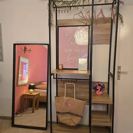 Bertha-marie Flamingo Lounge *