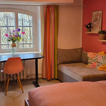 Bertha-marie Flamingo Lounge *